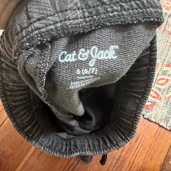 Cat & Jack elastic waistband pull on style active shorts - Picture 3 of 4